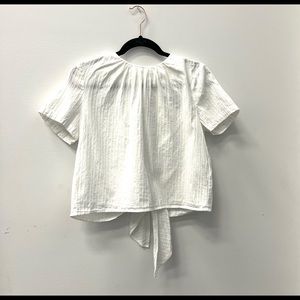 H&M Cute Crisp Cotton White Top sporting a  peekaboo tie in the back. Size smal
